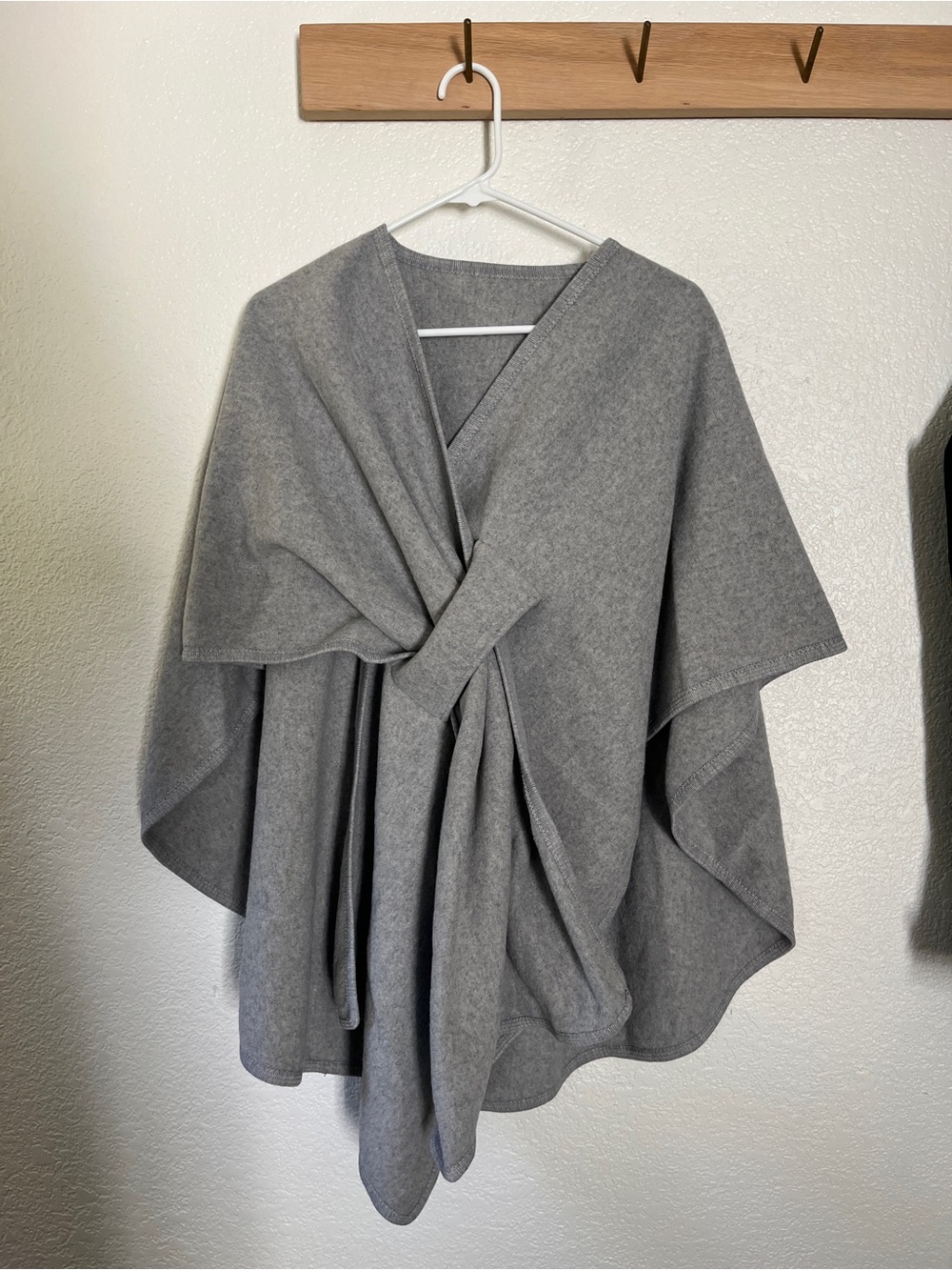 The Fleece Shawl in light grey